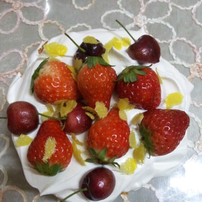 时下流行的鲜奶油戚风裸蛋糕