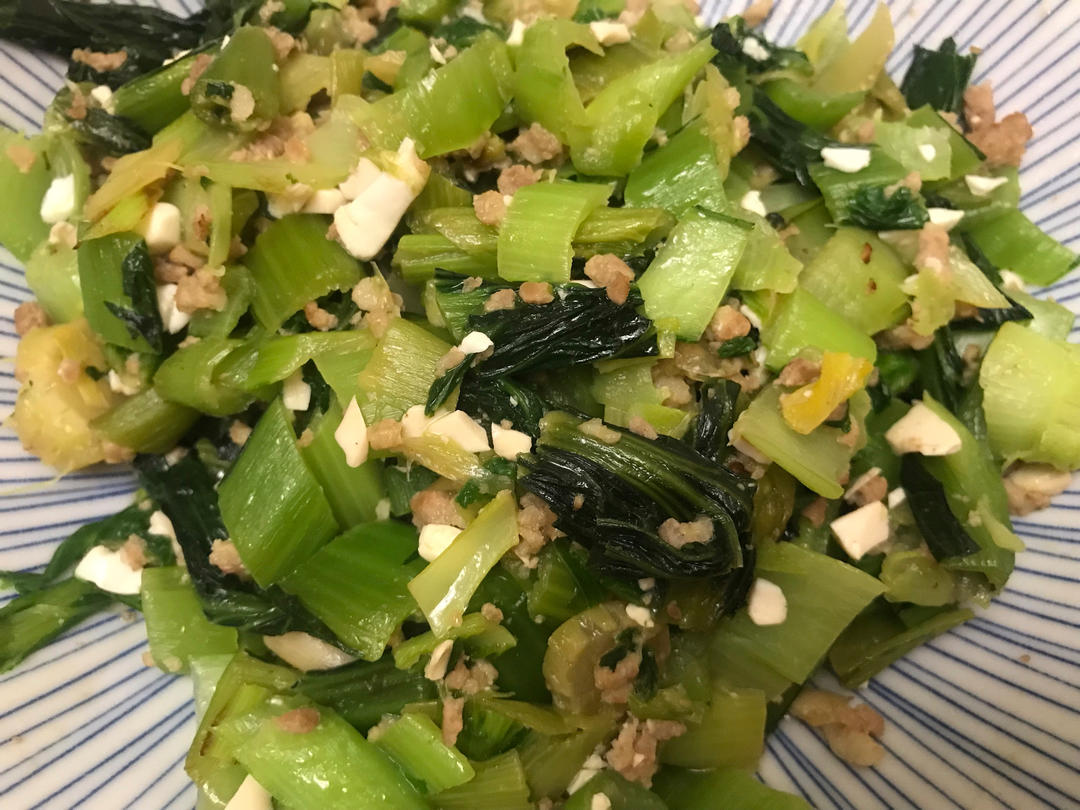 芥菜这样炒~不但不苦不涩~而且非常鲜甜美味~连小孩都喜欢吃