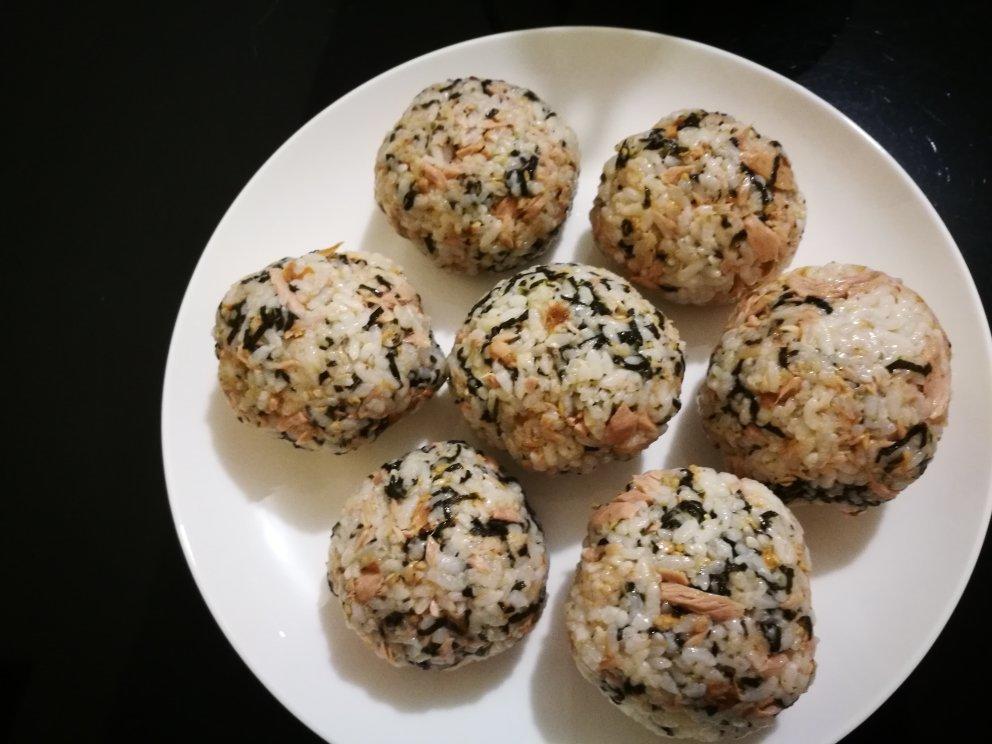 金枪鱼饭团