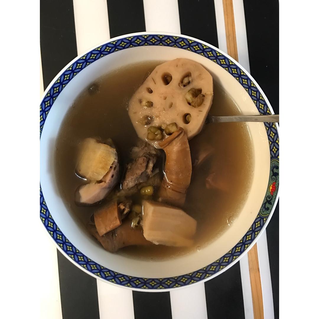 莲藕煲猪骨--粤式老火汤