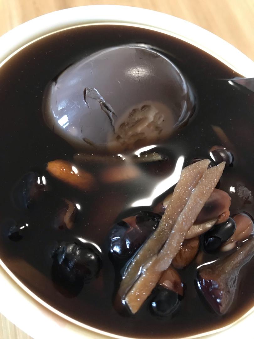 黑豆当归煮鸡蛋