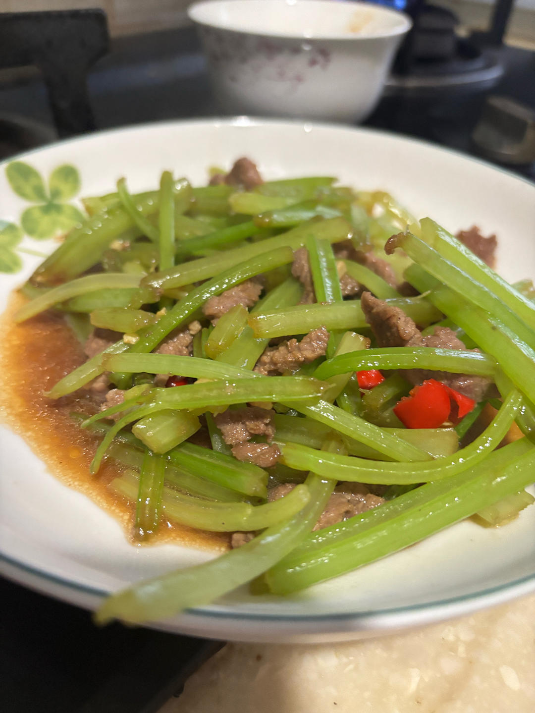 下饭神器又来了，试试这道芹菜炒牛肉！！