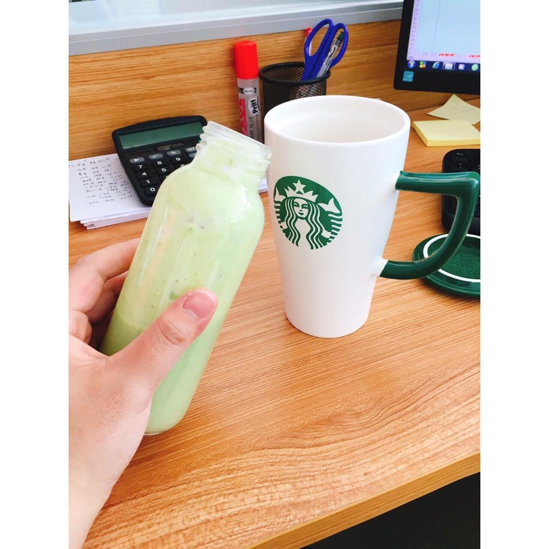 牛油果雪梨奶昔