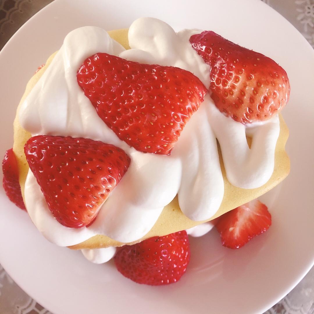 草莓抱抱蛋糕卷