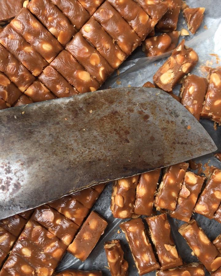 比牛轧糖还要好吃的花生太妃糖（消耗淡奶油）