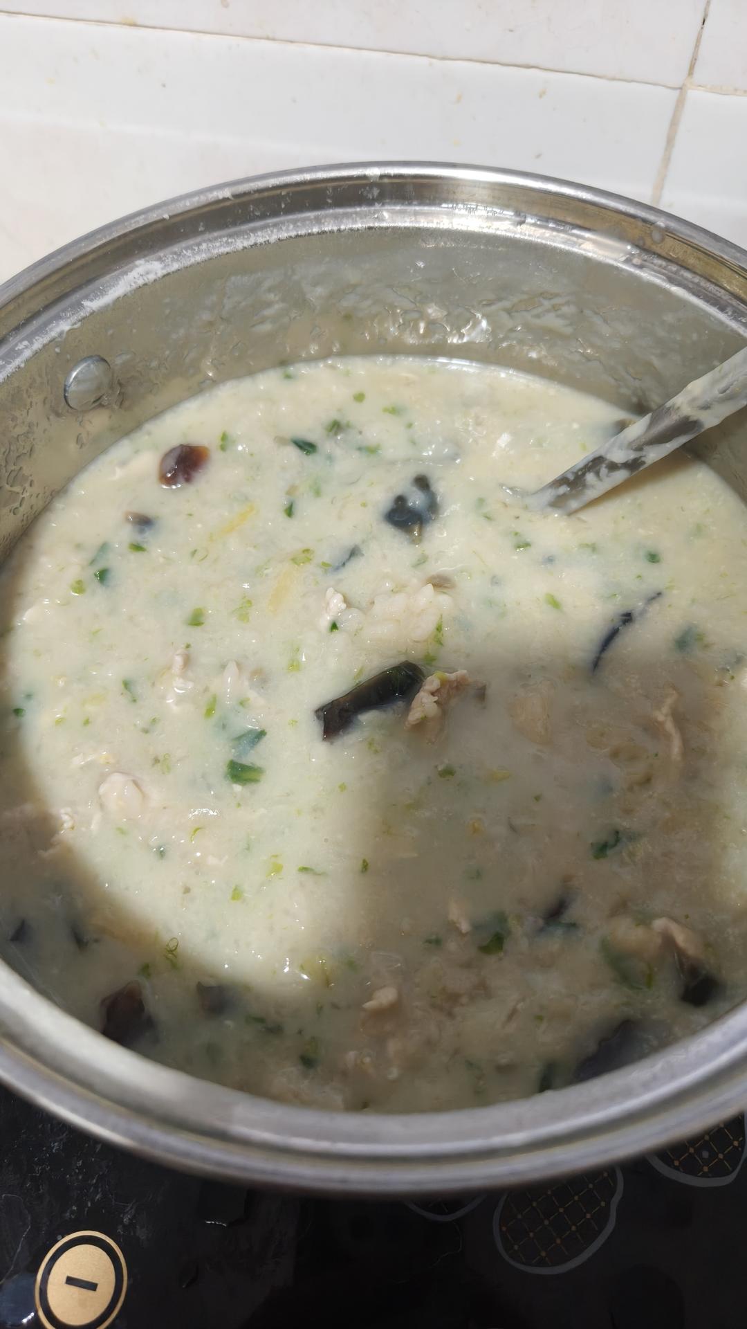 妈妈👩教我做的皮蛋瘦肉粥🥣简单快捷美味😋