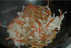 金针菇炒肉丝的做法 步骤5