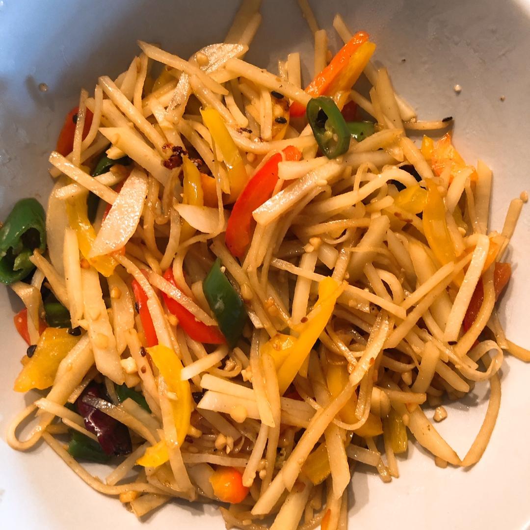 厨师长教你：“炝炒土豆丝”的家常做法，口感爽脆
