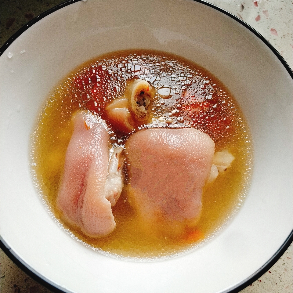 黄芪枸杞猪脚汤的做法