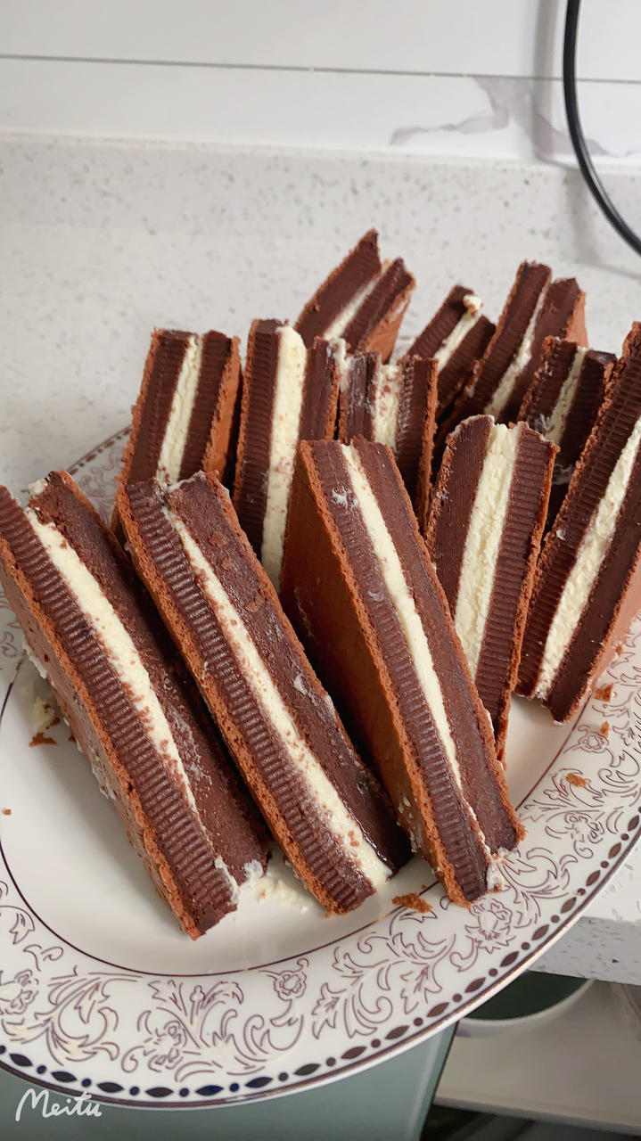 珠宝爱烘焙做的可可奶油三明治蛋糕