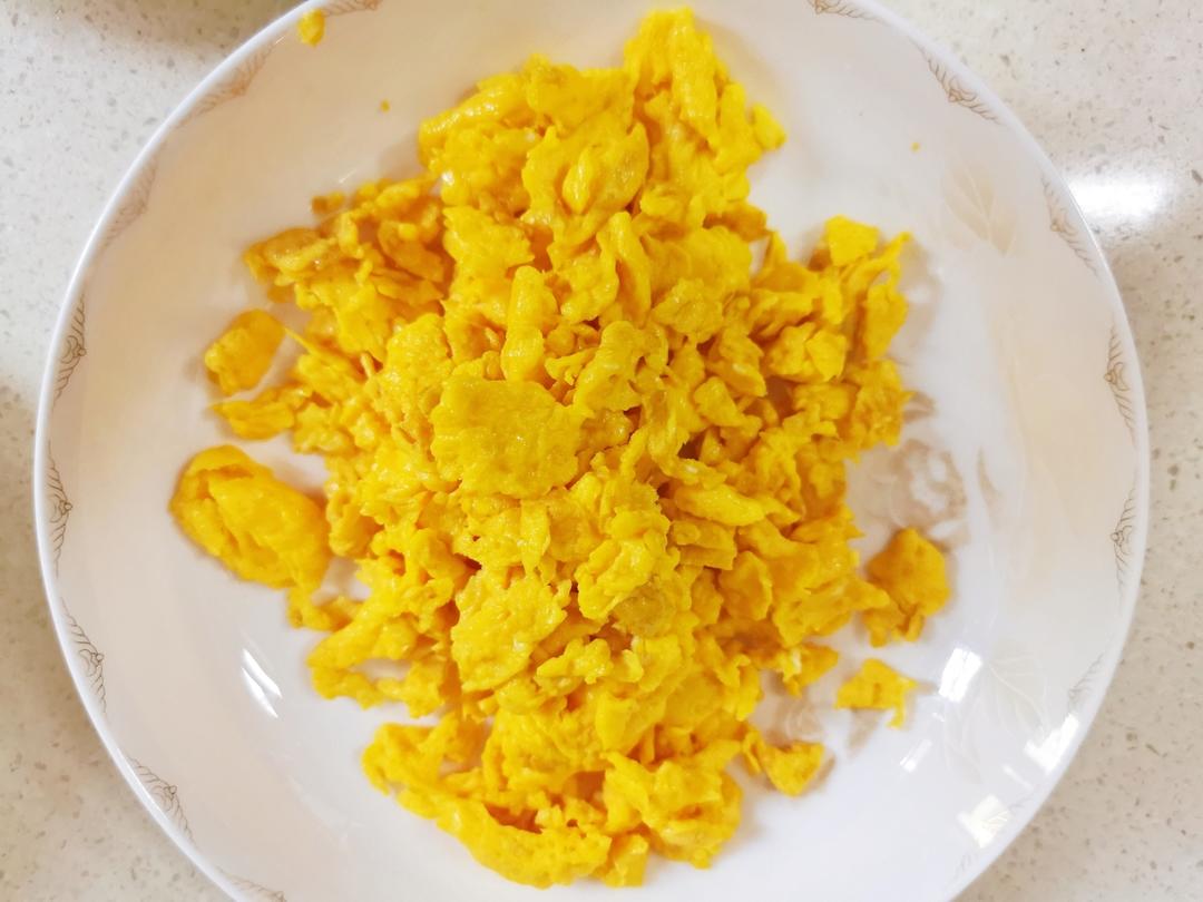 小龙虾蛋炒饭的做法 步骤3