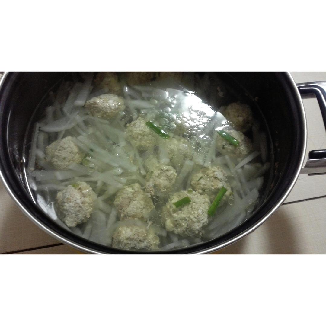 【10分钟系列】白萝卜豆腐圆子汤