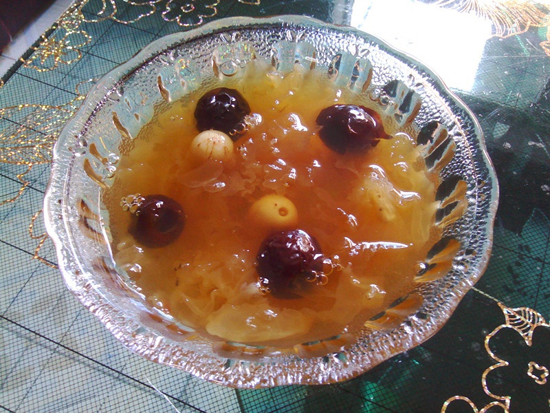 红枣莲子银耳汤