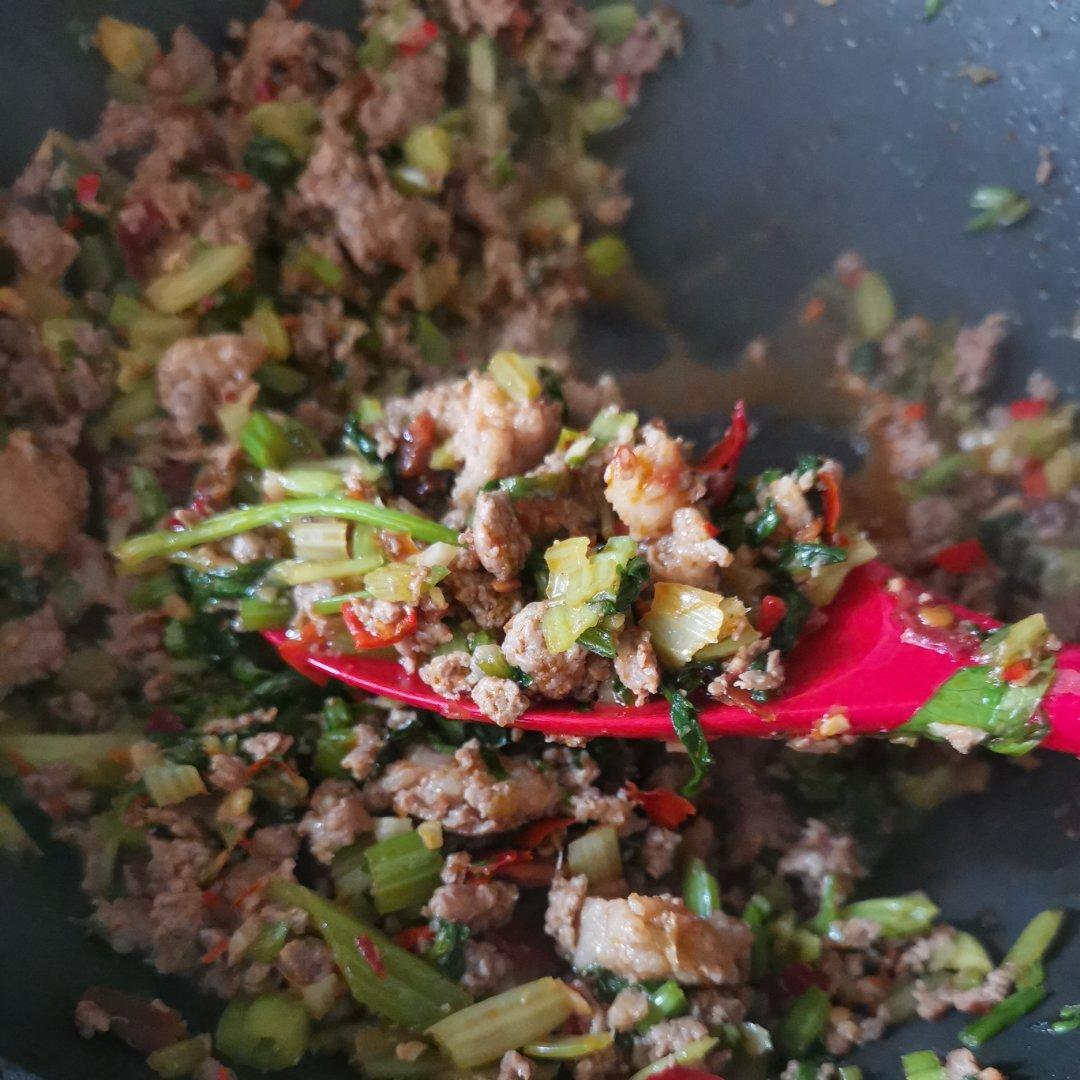 老四川爆炒双椒芹菜牛肉，好吃到一个北方人流泪，连声大赞，根本停不下来...