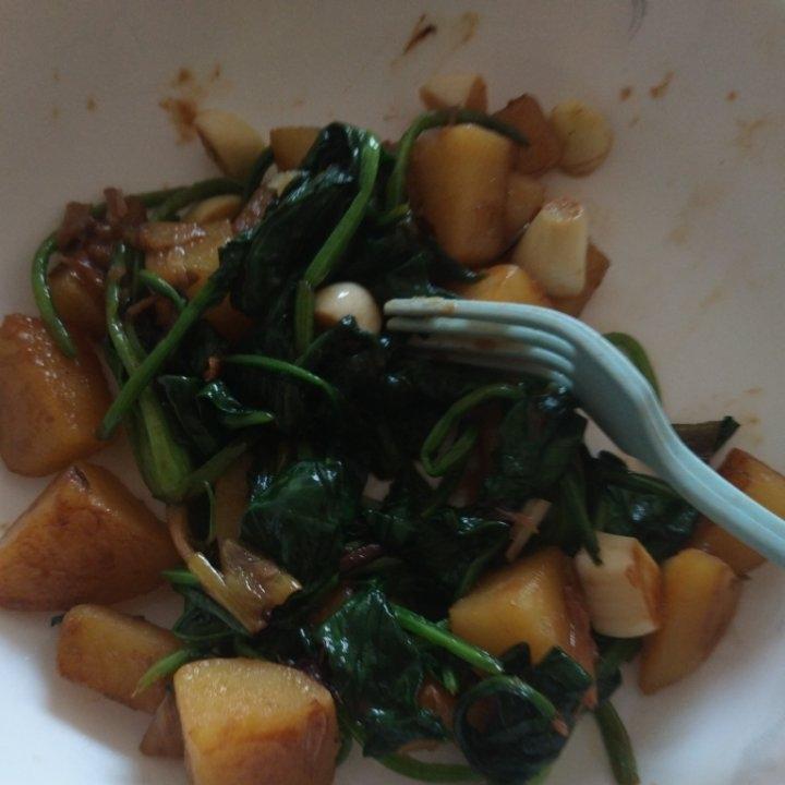 菠菜炖土豆