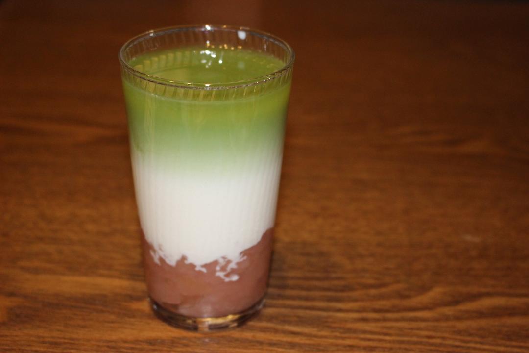 水蜜桃酱+蜜桃抹茶牛奶