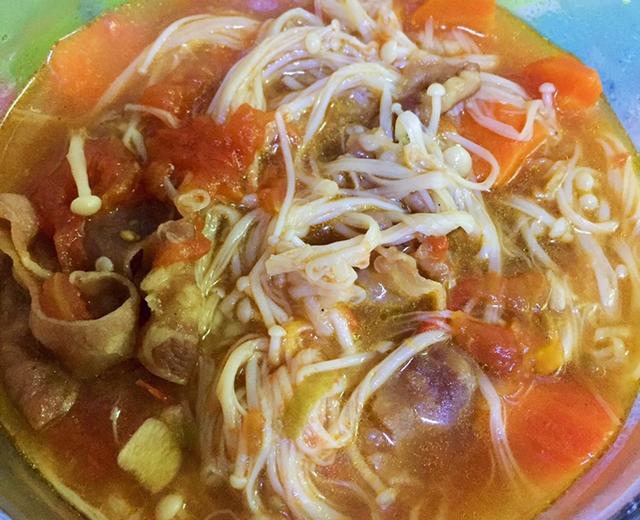 番茄肥牛金针菇汤的做法