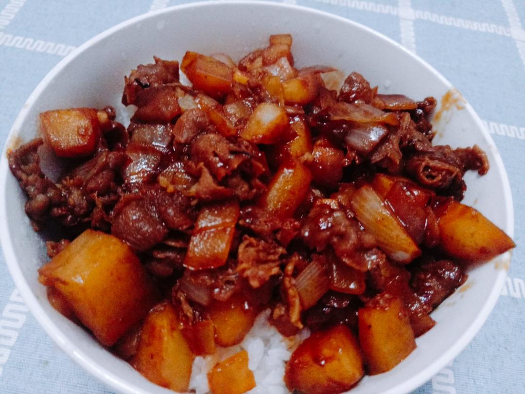 好吃到舔碗底的土豆肥牛拌饭