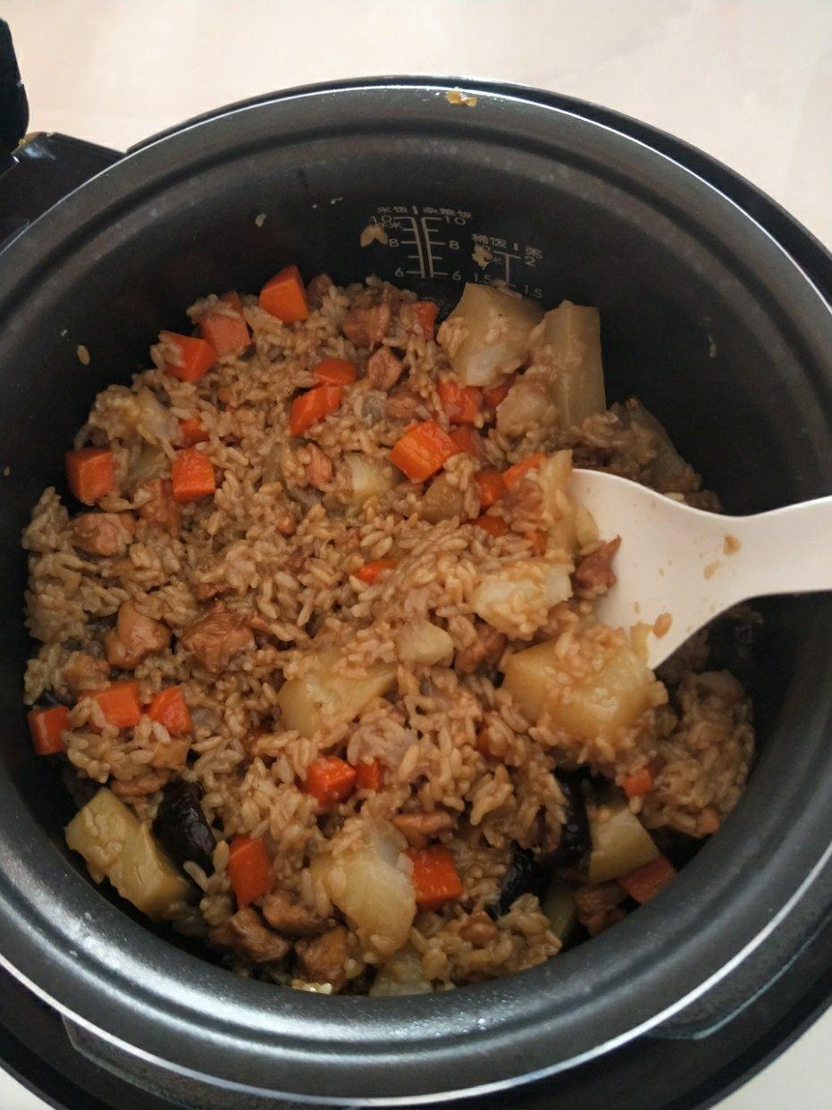 【香菇鸡肉焖饭】
