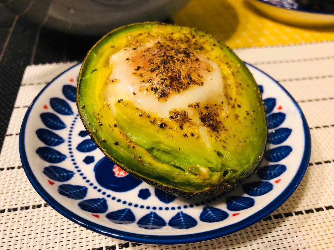牛油果烤蛋