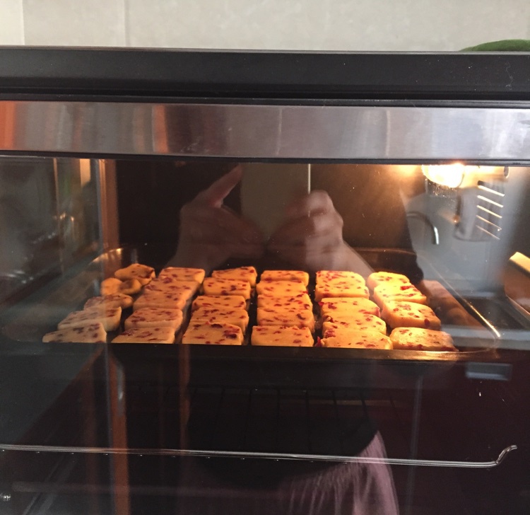 蔓越莓饼干的做法（烤箱做饼干）