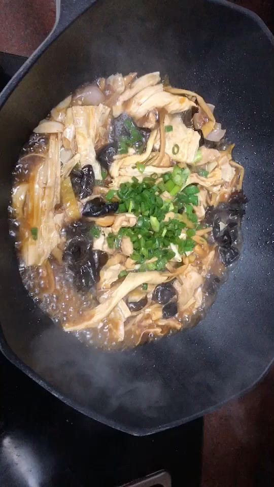 肉片黄花菜腐竹煲