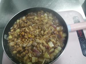 土豆牛肉卷焖汁的做法 步骤5