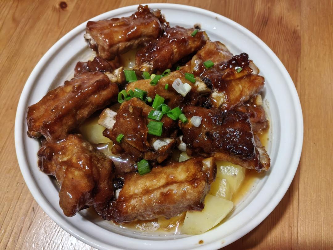 香酥排骨蒸土豆