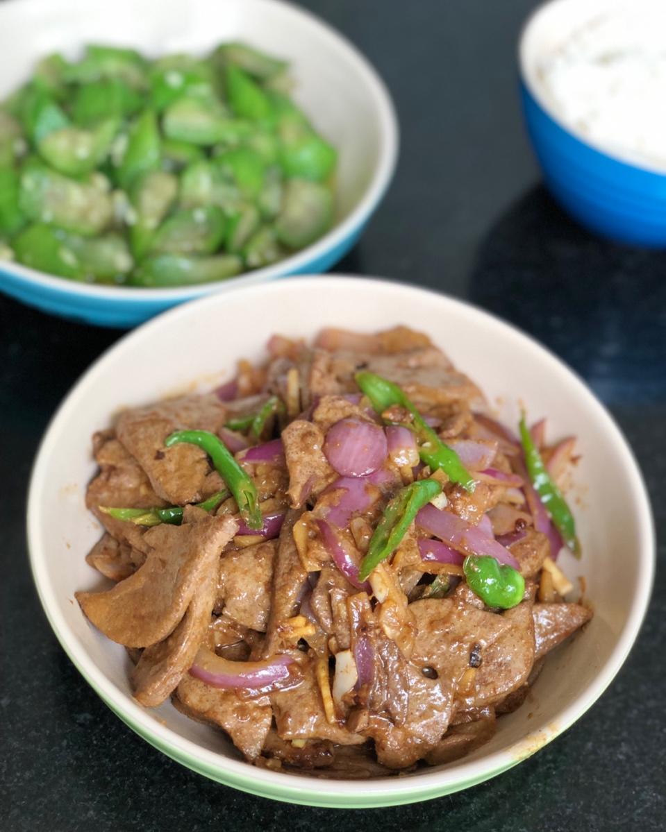 厨师长教你：“葱爆猪肝”的家常做法，味道非常赞