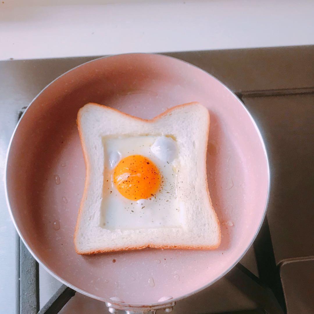 荷包蛋土司