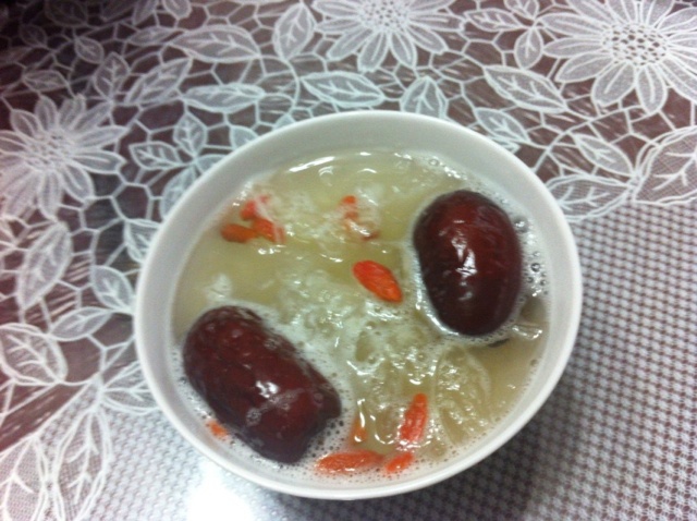 红枣银耳莲子羹