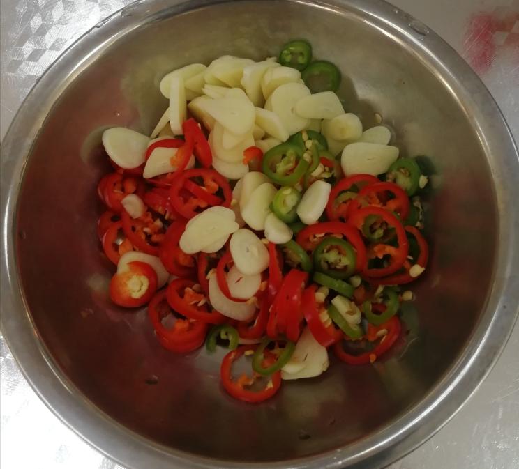 基围虾的三种做法（白灼基围虾、椒盐基围虾和油焖基围虾）的做法 步骤4