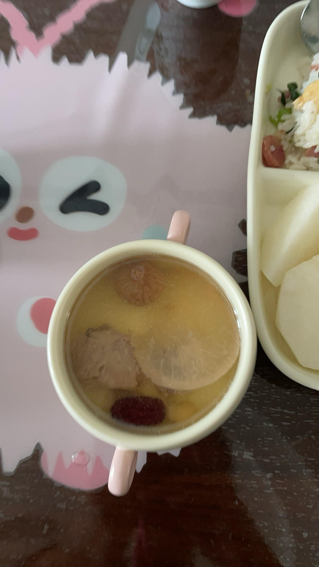 广东妈妈秋冬季节经常煲给孩子的润燥汤