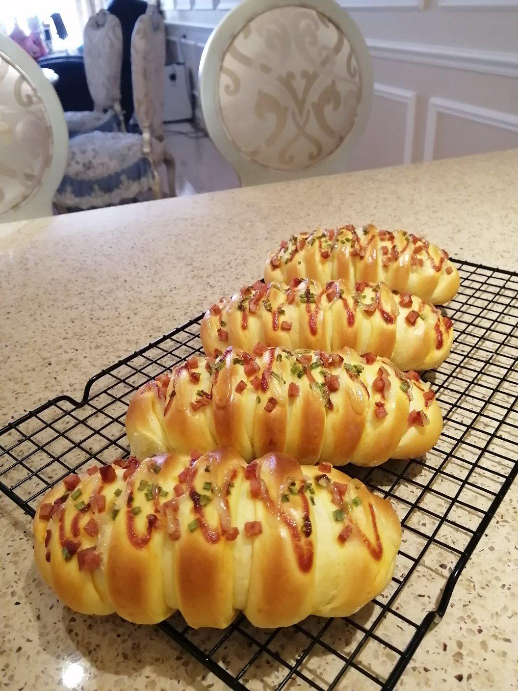 一次性发酵毛毛虫芝士香肠面包