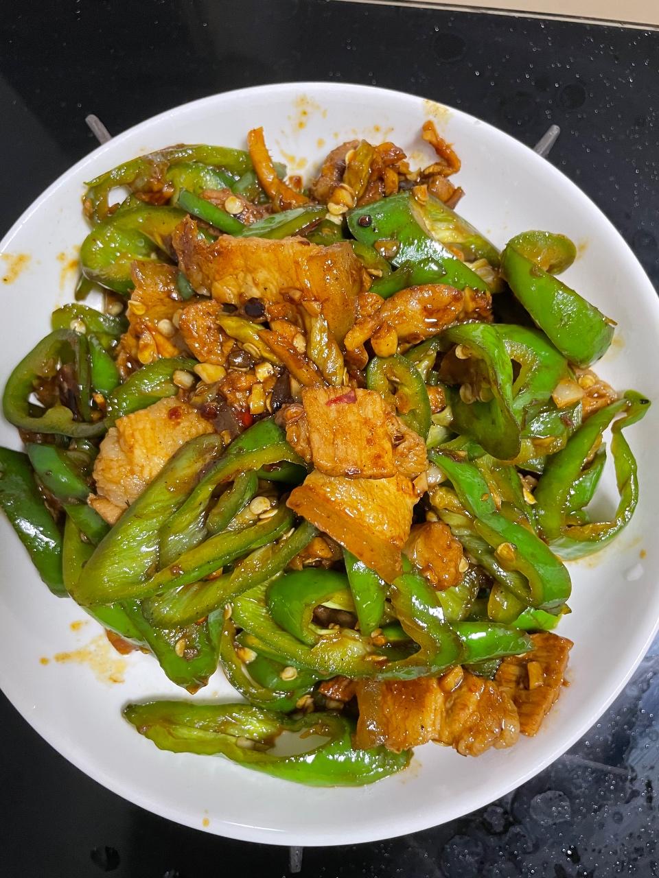 快手菜 青椒回锅肉（又香又辣！）的做法