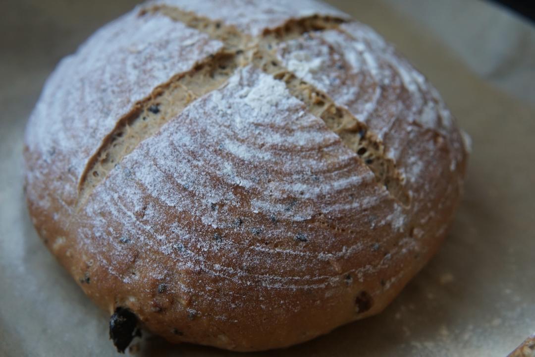 黑糖燕麦红枣核桃黑芝麻软欧