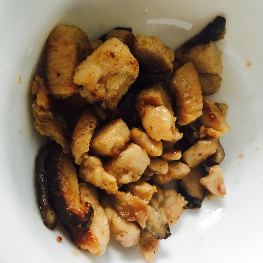 鸡肉炒香菇