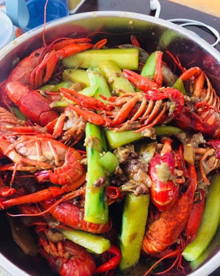 不放火锅底料的麻辣十三香小龙虾（附洗虾去虾线剥虾视频）