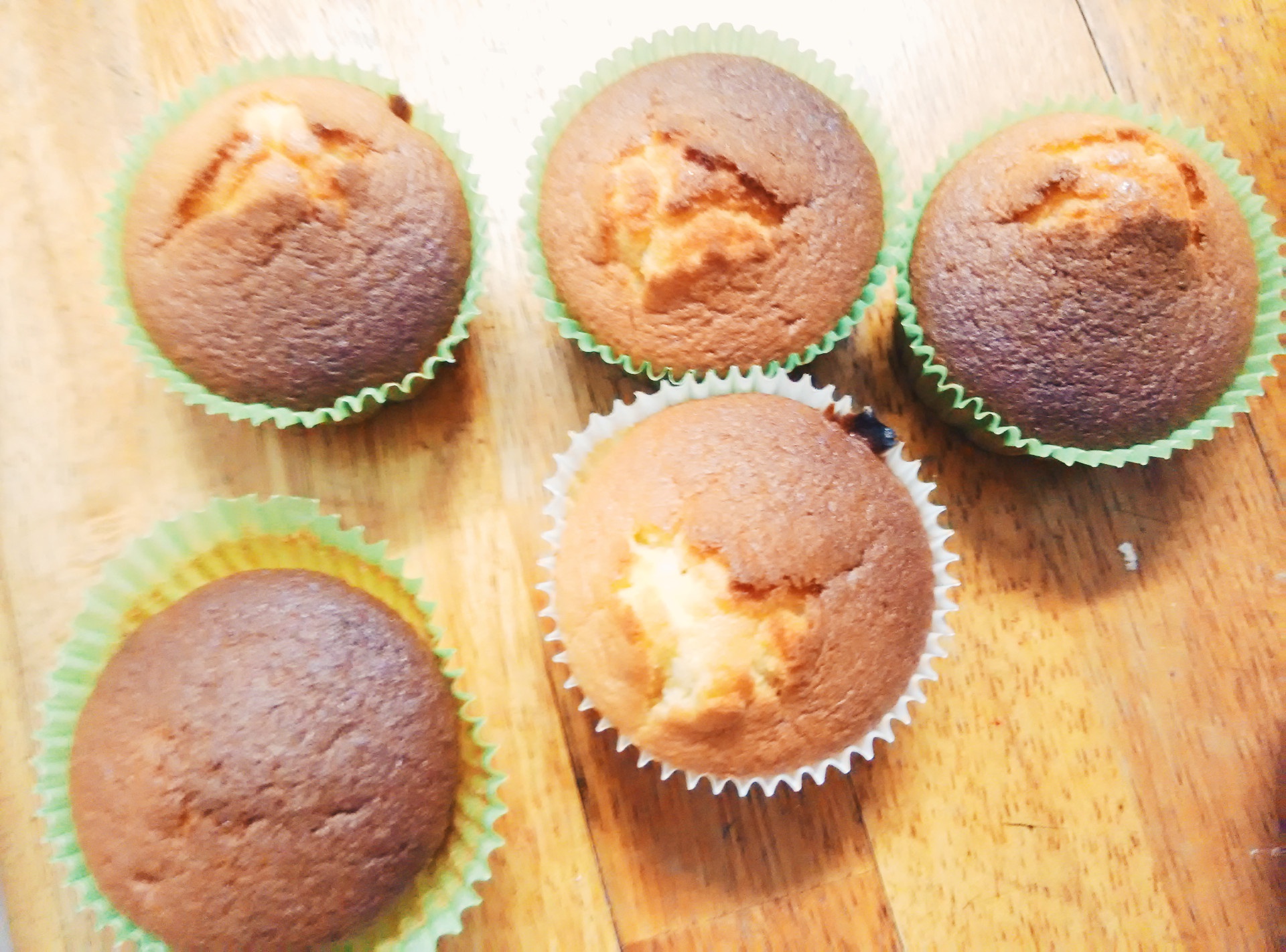 鲜奶油戚风杯子蛋糕（纸杯蛋糕）