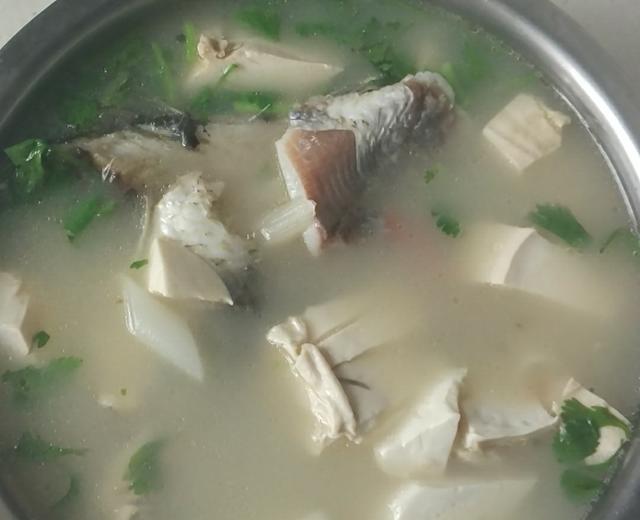 鲫鱼炖豆腐汤