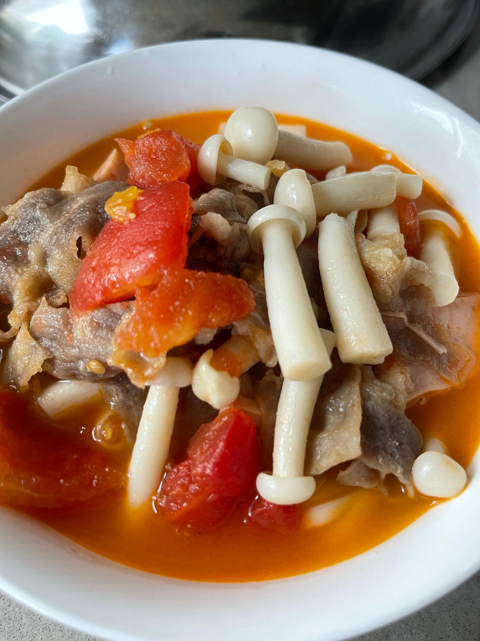 金针菇肥牛番茄锅