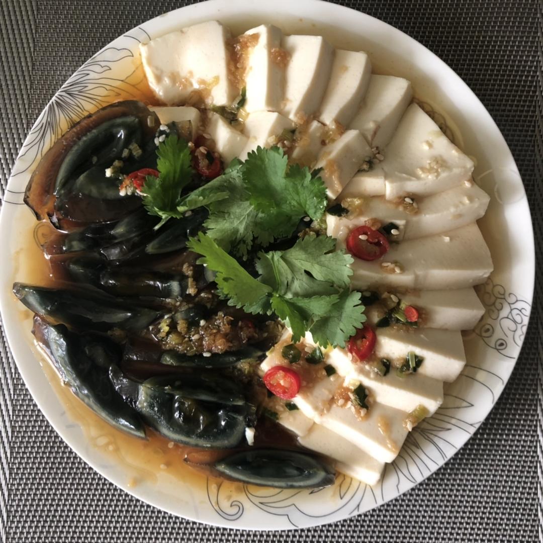 双椒拌皮蛋豆腐