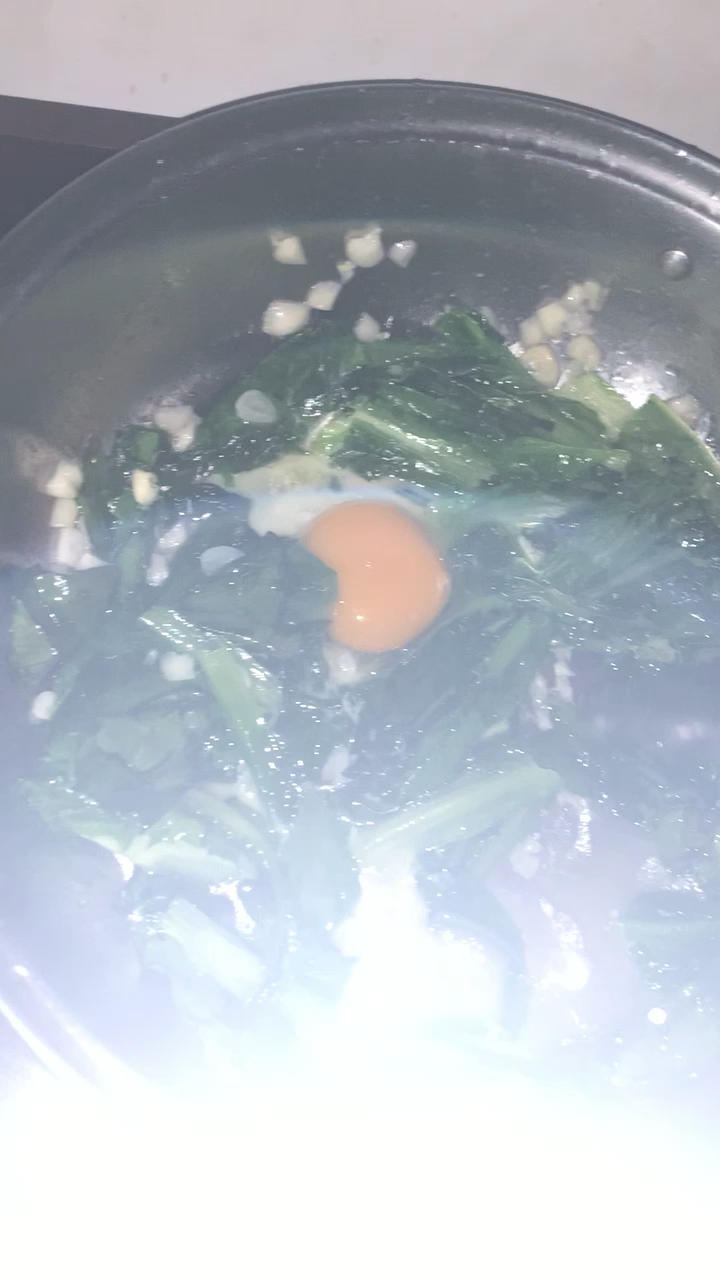 莴笋叶不要浪费，用来炒鸡蛋味道好，不涩不苦