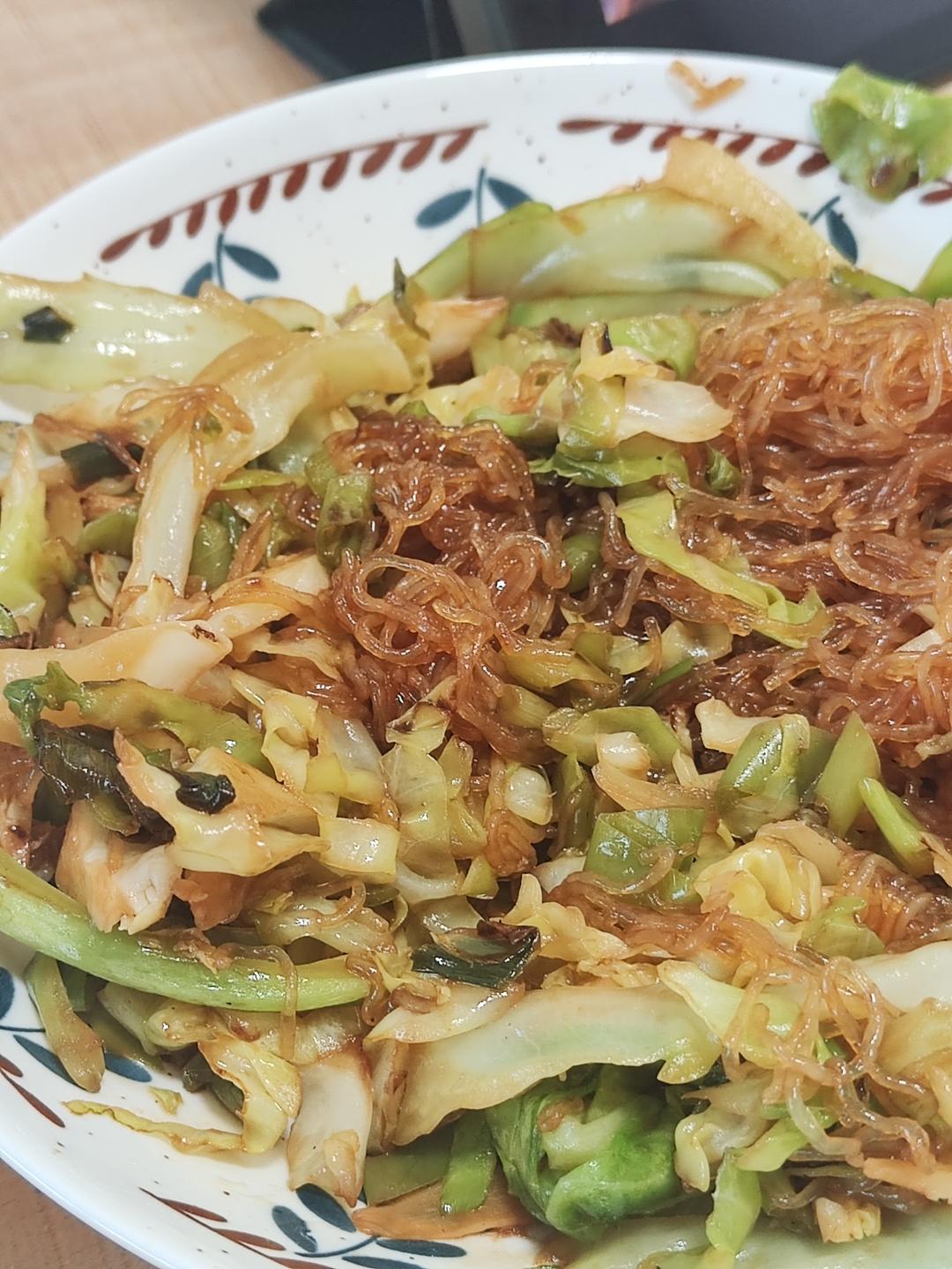 最近爱吃粉丝粉条～包菜炒粉丝
