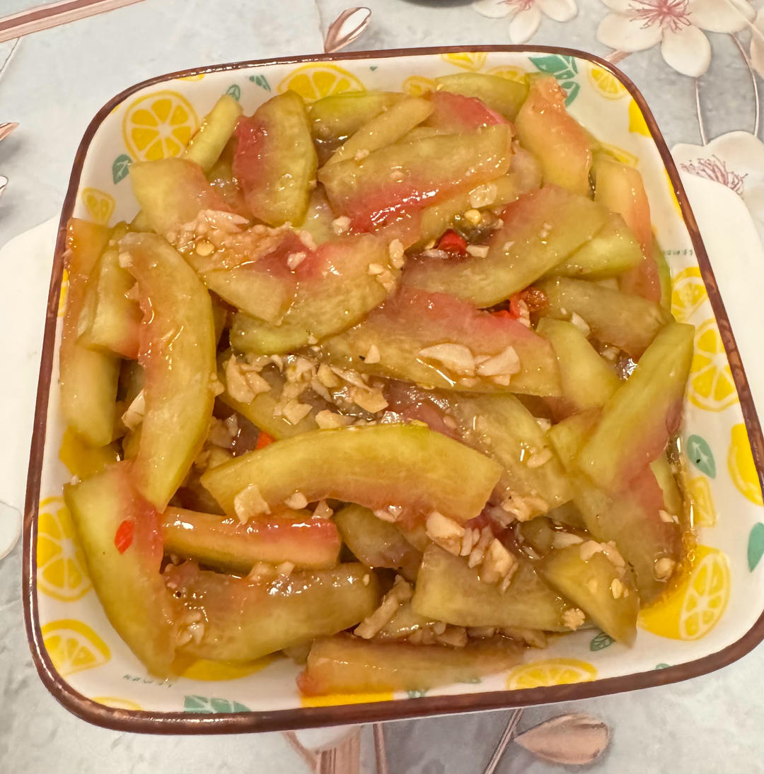 果然是来报恩的🍉酸爽脆口的凉拌西瓜皮也太好吃了吧！