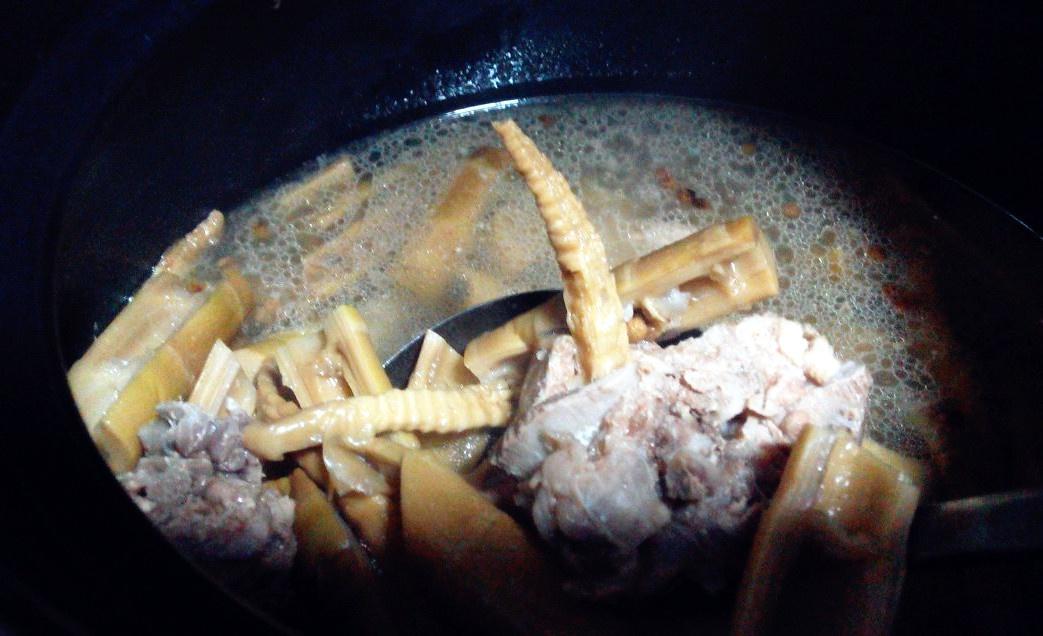 方竹笋排骨汤的做法