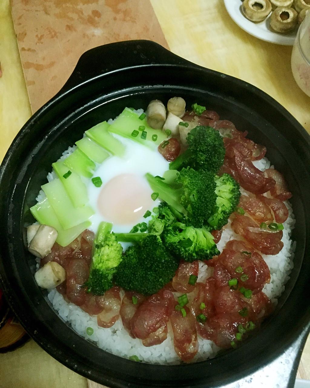 铸铁锅腊肠煲仔饭