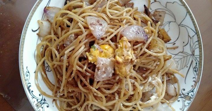 奶香洋葱土豆泥意面、鸡蛋生菜色拉