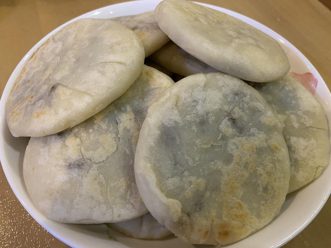 软嫩嫩的红糖饼，咬一口还流糖，甘甜的超好吃