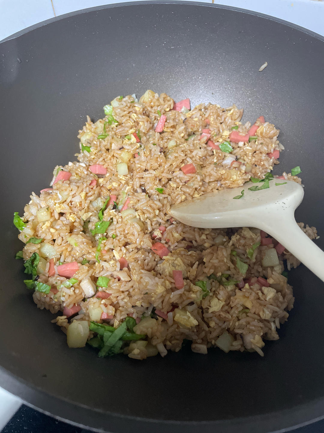 邻居抢着来我家吃土豆香肠炒饭，原来这么香！